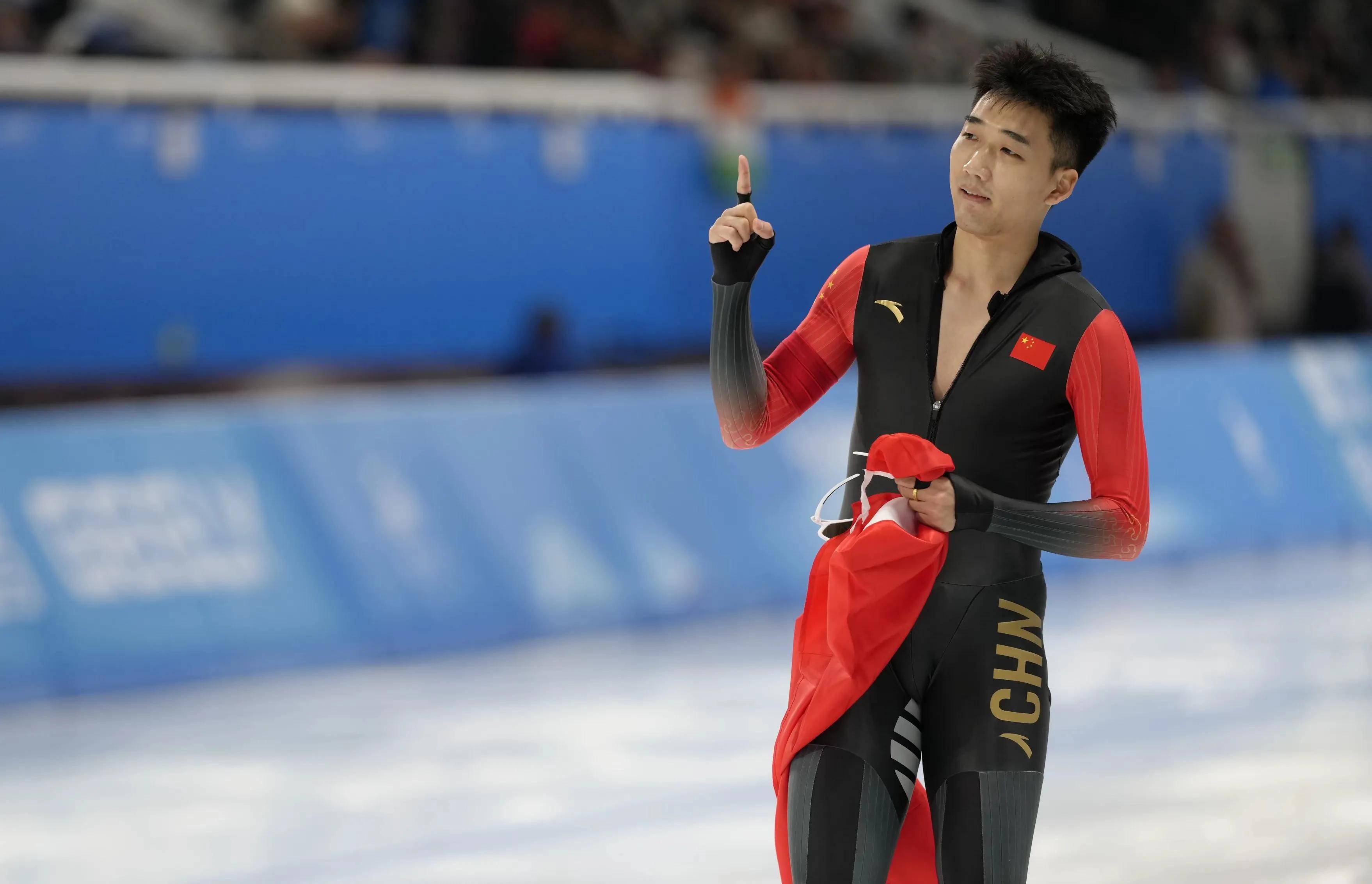 关于中国选手勇夺金牌,赛场上掌声不断的信息 关于中国选手勇夺金牌,赛场上掌声不断的信息