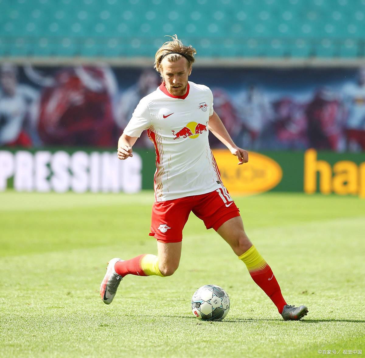 包含云达不莱梅在主场大胜，全面占据优势的词条