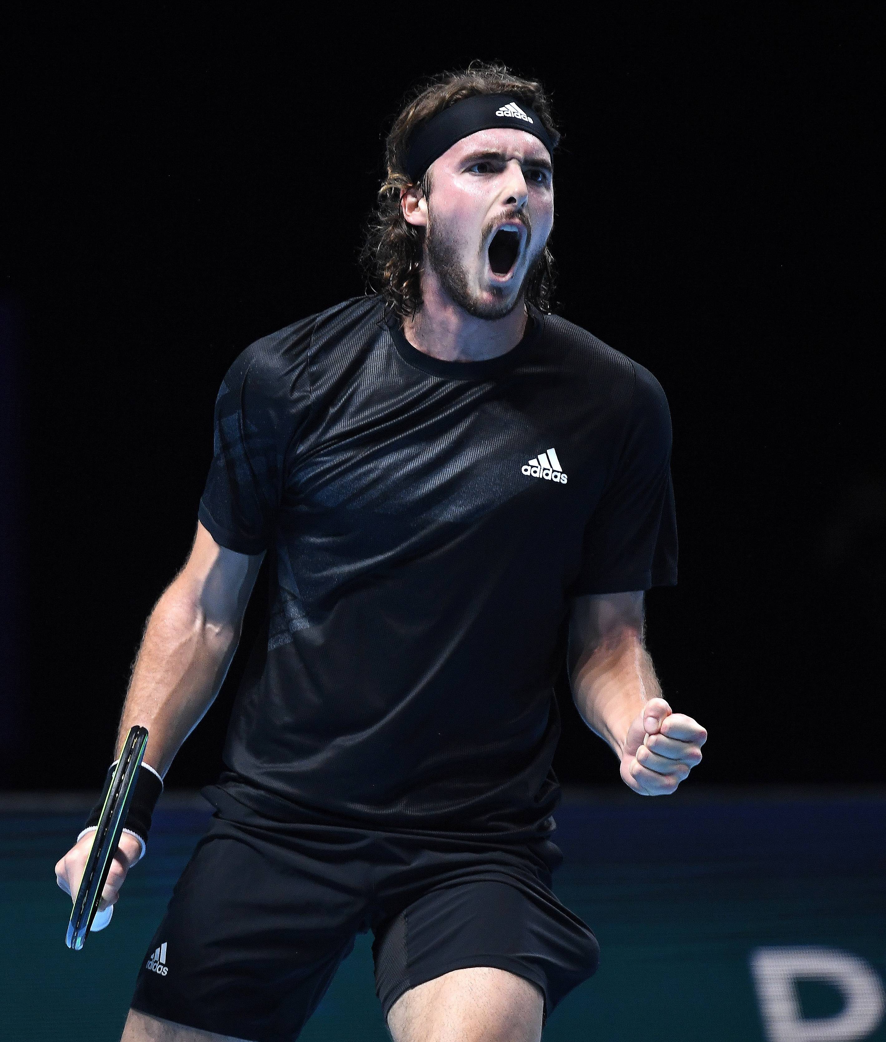 英国网球队完胜日本网球队，西西帕斯高光表现的简单介绍