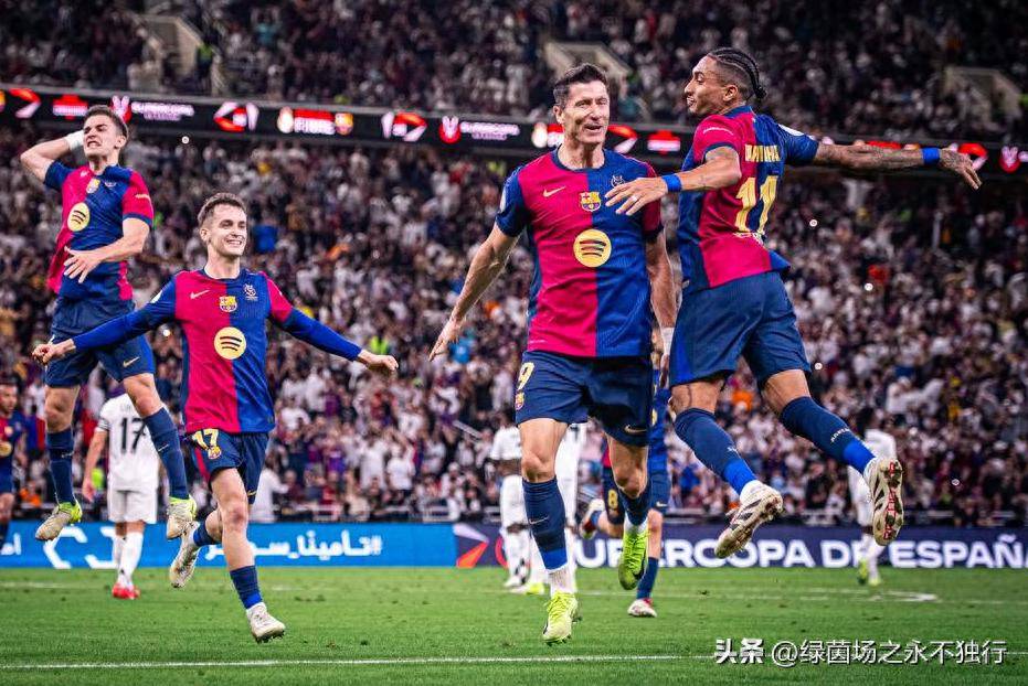 包含巴萨翻盘加拿大，莱万一己之力扛起全队的词条