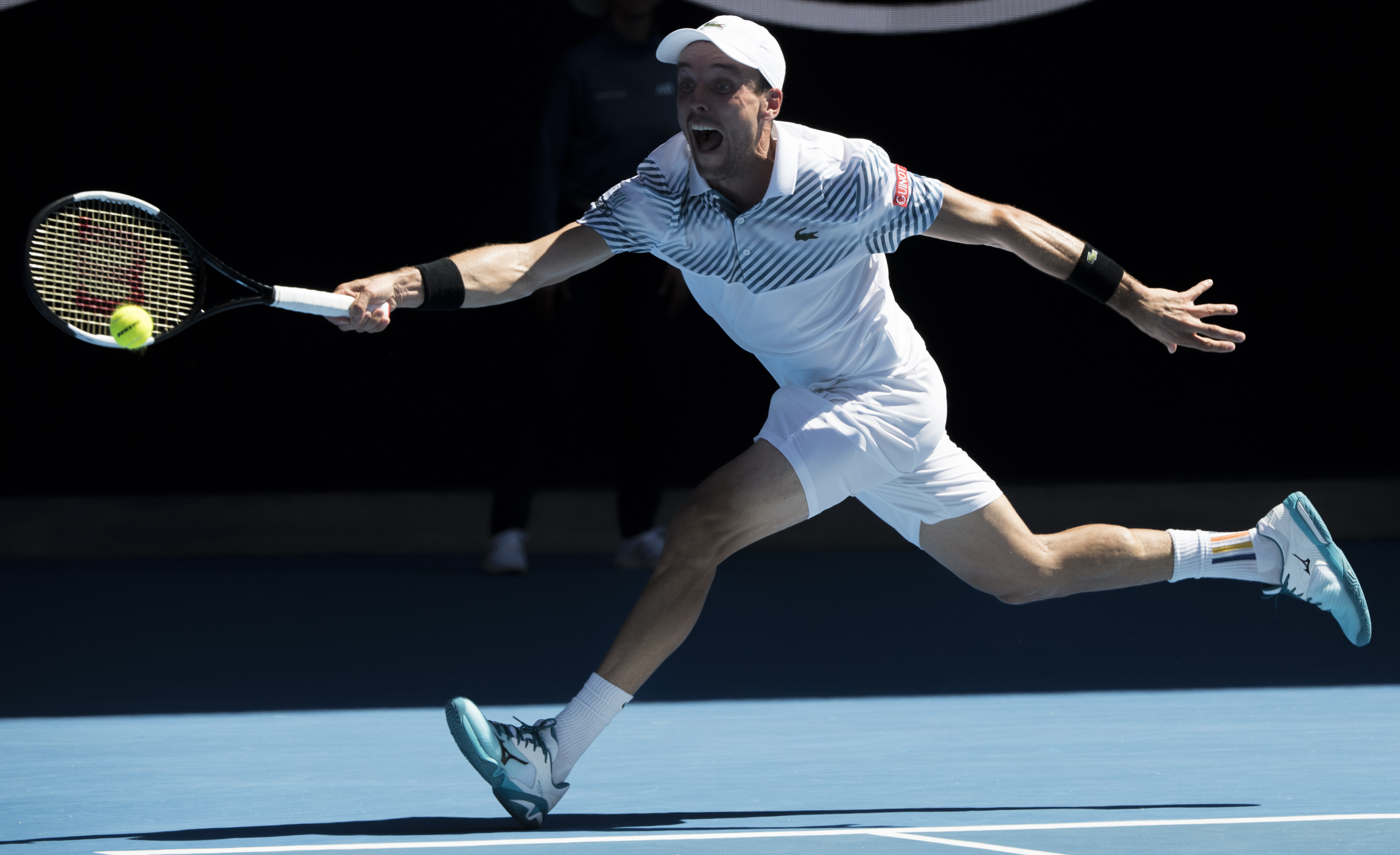 德国网球队绝杀英国网球队，西西帕斯打破历史纪录的简单介绍