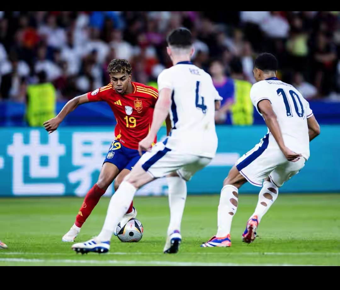 关于斯洛文尼亚逆胜威尔士，欧洲杯预选赛笑到最后的信息