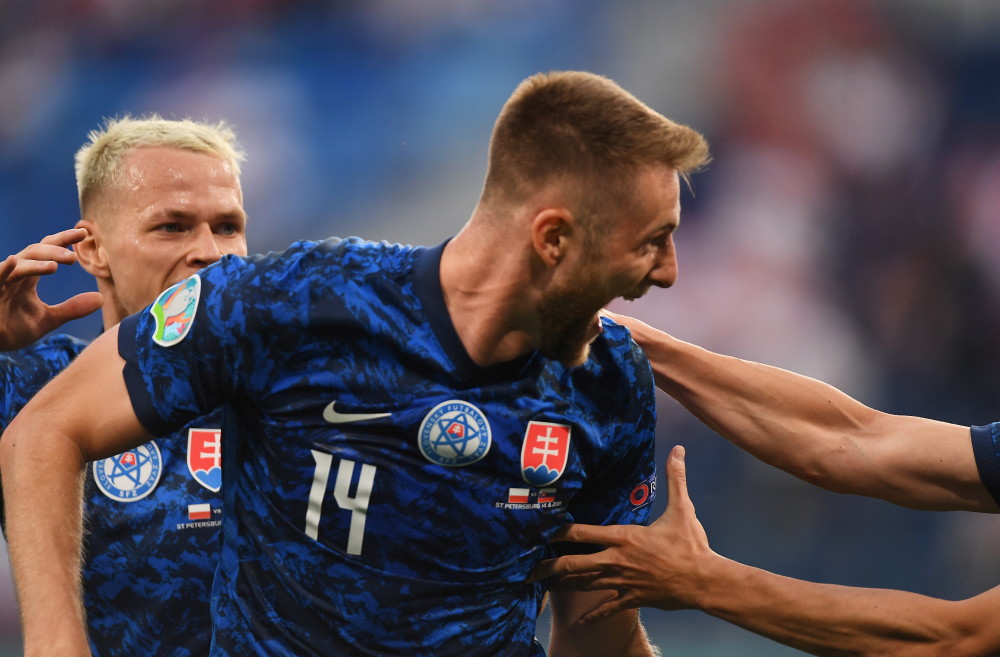 波兰战胜斯洛伐克，斩获欧锦赛小组头名